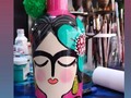 Fridaa colorida   #valentinacarrero #creadoradearte #fridakahlo #frida #Flores #colores #botellasrecicladas #artereciclado #Maturín #venezuela