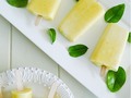 Receta: Paletas de Limonada de Mango y Yogurt🥭  Ingredientes: - Yogurt Griego Natural sin azúcar. - Mango (puede ser verde o maduro). - Limón. - Azúcar o Stevia (opcional) - Cubetas de paleta o copitas pequeñas. - Palitos de paleta.  Preparación: Licuar un vaso de yogurt griego con medio mango maduro de tamaño mediano y media taza de zumo de limón. Vestir la mezcla en las cubetas o copitas, introducir los palitos de paleta y meter al congelador por 8 horas. ¡Y listo! Esta preparación no requiere azúcar porque el dulce de la fruta madura será suficiente.  Si lo haces con mango verde puedes agregarle un poquito de sal y azúcar o stevia para que no quede tan ácido.