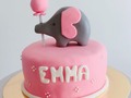 Torta para celebrar la pronta llegada de una pequeña princesa. . . Sabor chocolate relleno de ganache de chocolate . Contáctanos 3012788590  #nani #nanireposteria #hechoconamor #fiestasinfantilesbarranquilla #babyshowerbarranquilla