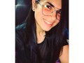 "Eres rara por lo que haces, porque sonríes aún cuando no hay motivo.  Porque te arriesgas, porque te pierdes dentro de tus pensamientos.  Eres rara porque eres profunda y hablas demasiado contigo misma hasta que te encuentras un poco más fuerte... un poco más guapa." R.Lorent.