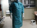 Estoy posguardia.... esta vez no se que pasó, estaba trabajando tranquilo en área covid, con el equipo de protección personal completo consistente en 4 pares de botas, 3 pares de guantes 2.cubrebocas, un comando y una bata impermeable y dos gorros, careta y Google, eran las 1: 30 aproximadamente haciendo mi penúltima nota, nunca me había sentido así pero tuve una crisis de ansiedad, empecé a tener sudoración, parestesias en las manos, hiperventilación sensación de falta de aire, palpitaciones, y sobre todo las ganas de dejar todo para salir del área, me da tristeza por que no lo pude controlar del todo, apenas terminé de verlos y a las 2 estaba quitándome todo con el mayor orden posible pero con desesperación de querer estar libre ya....   Y la pregunta es? Vale la pena dar tanto por gente que le da lo mismo?? Hoy al salir del trabajo parecía que no había contingencia, no se que está pasando. - Exclamó un colega que siente y piensa como todos los que estamos en el campo de batalla en la primera línea.😷 #sindromedico #primeralinea #covid19 #pandemia #coronavirus #contingencia #medicina #medicine
