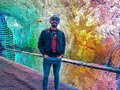 “Yo no quiero hacerte feliz, quiero darte mis lágrimas cuando quieras llorar y hacerlo contigo, regalarte un espejo cuando pidas un motivo para sonreír, adelantarme al estallido de tus carcajadas cuando la risa invada tu pecho, invadirlo yo cuando la pena atore tus ojos.  Yo no quiero que no me tengas miedo, quiero amar a tus monstruos para conseguir que ninguno lleve mi nombre.” E.S