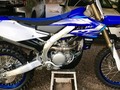 Feliz cumpleaños a mi!!!! Son 44 ya!!! Con muchas metas cumplidas pero lleno de proyectos!! Partiendo el año con moto nueva como corresponde!! Gracias @yamahamotos_cl @yamaharacing_cl desde 1996 corriendo por la mejor marca!!