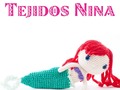 Mi pequeña Sirena: . Claro que está basada en la más famosa 🧜, la de la película 🎞️ que disfruté en mi niñez y he visto unas cuantas veces más desde que soy mamá de una niña 👧. Las canciones resuenan en mi cabeza y los nombres propios son huellas en mi memoria 🧠. . Desde hace rato tenía muchas ganas de #Tejer a mano, estaba buscando qué rasgos destacar y qué elementos conservar. Las muñecas se están volviendo mis favoritas en los últimos tiempos. Este #Amigurumi inició por un patrón gratis, pero al avanzar no me identifiqué con las instrucciones y terminé haciendo mi propia versión. . La pequeña Sirena por fin está disponible para retiro inmediato en #Caracas, tiene su foto oficial (desliza para ver más), tiene extremidades flexibles al convertirse en humana y mide casi 20cm. Tiene un vestido y zapa.   Ella es: . 🧶 Perfecta para regalar a un bebé por su relleno antialérgico 100% de poliéster. . 🧶 Adecuada para #niños porque tienen ojos de seguridad. . 🧶 Acogedora para la #decoración en el hogar y como regalo para un amante de los dibujos animados clásicos. . 🧶 Hecha con hilo suave de algodón con colores brillantes. . 🧶 Pueden lavarse a mano, al seco o ciclo suave en lavadora y secado al aire. . photo by @efza05  Precio: 35US$. Efectivo 💵, Transferencias nacionales 🇻🇪, Paypal, y puedes preguntar por otros medios de pago.  . ¿Alguien más ama las Sirenas? 👇 . Love Nina 😁   #AmigurumiLove #AmigurumiDoll #AmigurumiToy #LittleMermaid #LaSirenita #Ariel #Mermaid