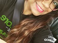 "Y cuando por fin entendamos que no se trata de convencer a nadie para que nos ame, que las cosas no se piden, no las puedes forzar, solo fluyen. Porque lo más hermoso de la vida siempre será lo mutuo, dos personas con las mismas ganas de construir un amor bonito. Nadie debería pensar que el amor es complicado, el problema es que a veces nos aferramos tanto a quien nos hace dudarlo, a quien nos hace sentir menos y a quien le da igual si quedas o te vas. Y si de amor hablamos, cuánto dolor nos ahorraríamos si dejáramos de lado ese ridículo pensamiento de que lo difícil siempre es lo vale la pena, nos acostumbramos tanto a pasarla mal por alguien, que a veces nos olvidamos de querernos a nosotros mismos. Entendamos de una buena vez que el amor no es un peso que debes cargar, es ligero; el amor no son miedos e inseguridades, es la paz y la tranquilidad que te dan unos brazos. Todos merecemos ser la bonita sensación de alguien que se ganó la lotería el mismo día en que llegamos a su vida."