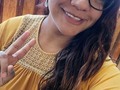 Corre, corre, corre, Que nadie te robe... La sonrisa, Ni la alegría de vivir.  Nadie robe... La magia de tu alma, El brillo de los ojos, Ni ate tus alas cuando las quieras abrir.  Salta, juega, ríe, Ama tu existir, Que tu luz ahuyente las tinieblas, Y tu fuerza y alegría, Impulse a otros sonreír.  Que perdiste un tornillo, Dicen por ahí, No lo busques, Solo disponte a Ser Feliz.