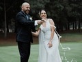 Lore y Luis ✨  Ya nos volvimos expertos en fotos con champagne luego de varios intentos desde el save the date 😅   Wedding team  📸🎥: @ronyauyon @bxtres @gerbermendia_  Wp: @fulviagstudio