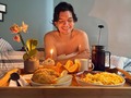 2/3 •••> Y es que ella después de mi super desayuno me dice “a empacar que nos fuimos hoy para el mar”. Desde Medellín a Rionegro no podía dejar de pensar a donde podría ser... 🤔 Mar, una maleta de mano (obvio es @VivaAirCo jajajajaja).... Santa Marta, Cartagena, Barranquilla, Montería (No tiene mar pero es cerca).... 🌊 . . . . #JuanPaTati #JT_FoodAndCooking #NoTodoEsComida