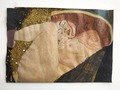 Mi representación en pasteles de Dánae de Gustav Klimt 👩‍🎨 50x35 Tizas pastel, lapices de colores y tempera escolar sobre papel craft. ⚡  Dánae es un cuadro al óleo del pintor austriaco Gustav Klimt creado entre 1907 y 1908. Según el mito, mientras estaba prisionera de su padre Acrisio (el rey de Argos), en una torre de bronce, Dánae fue visitada por Zeus y fertilizada en la forma de una lluvia de oro. En el cuadro de Klimt, este hecho es representado por el torrente dorado que fluye entre sus piernas. Toda la composición de esta pintura se pone al servicio de la sexualidad femenina. Los contornos redondos y los adornos de pan de oro (PDTA: Yo usé tempera dorada escolar) enfatizan su experiencia sexual, una vez más reforzada por la perspectiva distorsionada del cuerpo, con sus exuberantes muslos.  De la expresión de su cara, con la boca entreabierta, se desprende que está excitada por esa corriente de oro. En esta obra, Dánae está enroscada en un velo púrpura real que hace referencia a su linaje imperial [...]​ Algún tiempo después de la visita celestial, Dánae dio a luz a un hijo, Perseo, que es citado más tarde en la mitología griega por haber matado a la gorgona Medusa y rescatado a Andrómeda.  #klimt #gustavklimt #danae #portraitpainting #artofvisuals #artdaily #artgallery #studio #study #artistsoninstagram #instaart #art #artwork #artoftheday pasteles #tizapastel #tizaspastel #art #arte #drawing #artblogvk #instaart #chalkpastel #realisticdrawing #realistic #diseñadorescolombia