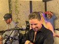 Agradecido de esta carrera tan bonita, felíz día del músico a todos mis amigos colegas, muchos éxitos! 🎙🎸🎤