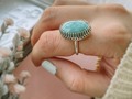 Empezaste un negocio de accesorios o tienes un negocio, y no sabes cómo realizar tus fotos de una manera profesional. Les he dejado en mi canal de YouTube un vídeo de cómo realizar fotos que enamoren. La foto es la presentación de tu producto y está debe despertar ganas por tener esa pieza. Woow que bello se ve ¡lo quiero! ♥️⁣⁣ ⁣⁣ Tienes un móvil, ganas y los diseños más cool, solo falta que pongas a volar tu imaginación para crear fotos que enamoren. Primero que nada debes comenzar con inspiración, luego arma el escenario en un lugar donde puedas tener la máxima luz natural. ⁣⁣ ⁣⁣ Debes conocer la funciones de tu cámara, foto retrato, configurar la calidad y comenzar a probar cuál es el mejor ángulo para captura los detalles de la pieza 📸 ⁣⁣ ⁣⁣ Si todavía no lo sabes tengo un canal de YouTube 📽 donde te comparto cómo realizar una foto cool para sacarle la máxima partida a tus joyas. Puedes acceder a mi canal en el link del perfil ✨🤞🏻⁣⁣ ⁣⁣ Las App que uso para resaltar la imagen son:⁣⁣ ⁣⁣ ▶️Focos⁣⁣ (desenfoque de el fondo) ▶️Lightroom ⁣⁣(Luz y contraste) ▶️VSCO ⁣⁣(filtro cálido) ⁣⁣  Tienen que atreverse a experimentar con la fotografía y descubrir qué estilo va mejor con tus piezas 😘
