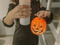 🎃Feliz Halloween 🎃 Hoy es de esos días comerciales y @orianajewelry no se quedó atrás lanzamos 15% OFF decoramos la web con banners alusivos, y por supuesto una foto temática en el feed, para darle un poco de diversión 👻 Este año no ha sido el mejor y de algún modo quería celebrarlo desde casa 🍂