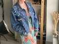 💖VUÉLVETE TÚ PROPIA INFLUENCER   Me costo mucho confiar en mi para mostrar mis piezas. En casa de herrero cuchillo de palo.🙈  Cuando me preguntaban a que me dedicaba y decía diseñadora de joyas 💎 Yo sin una pieza en encima 🙃Ahora no salgo sin mis joyas y orgullosa respondo las diseño yo 💖  Este es el choker AMOR PROPIO de cuarzo rosa 🌷 lo amo 🤍 me encanta lo que despierta en mi.  Piezas de Garbo @garboeuropa  Chaqueta @conestiloes   🛒   🤍La pieza más exquisita eres tú ✨  #chokers #chokerstyle #joyasdelujo #joyasluxury #joyaspersonalizadas #chokersets❤️ #joyasespaña #joyas #diseñodejoyas