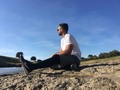 Ajá! Si miro al horizonte y me relajo. Parezco modelo, pero no lo soy. Solo soy un tipo normal, que se ladillo de la gente conflictiva y problemática. . Nada, ni nadie te quite tu paz ✌️ . #MasSonrisasQueCarasDeCulo