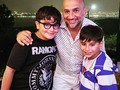 Feliz año a todos !! Empezar el 2023 con ellos es lo más lindo   Siempre serán mi guía para celebrar la vida !   Es un combo que viene con papas y gaseosa grande !!   Feliz año y ojalá aprendamos de lo logrado por los jugadores de la Selección especialmente por su capitán, @leomessi quien enseña que lo importante es la familia !!  Besos !!