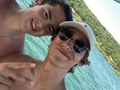 Ojos de turista y vive el ahora …⚡️👀 - - - - Tuve la fortuna estas semanas de estar en Cartagena, lugar donde muchos colombianos vienen a vacacionar y descansar unos días…   Lo diferente, esta vez estaba con extranjeros, y con mi familia quisimos llevarlos a conocer bien la ciudad, es decir ir a TODOS los planes turís.  A veces nos acostumbramos a ciertos lugares de nuestro país, a ver “lo mismo de siempre” y a dar por sentado el país tan increíble que tenemos.   A cada uno de los lugares que fuimos en verdad son increíbles, ver los paisajes, la gente, todo lo que tenemos es increíble y me hace pensar que como Colombiano que estamos acostumbrados a siempre querer salir del país de vacaciones mientras tenemos tanto que conocer aquí adentro.  Pienso esto por que siempre que conocemos un extranjero, alguien que viene de intercambio o simplemente a conocer, la primera pregunta que se le hace es: “¿y por que elegiste Colombia?” y al escuchar las respuestas de cada uno de ellos es que me pone a pensar en escribir esto!!!!  Disfrutemos más este país en el que vivimos🇨🇴 - - - #colombia #cartagena #quehacerencartagena #viajeporcolombia #valorar