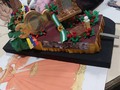 *Feria*  Con una carroza llena de símbolos se presenta la reina de la Feria, Analígia Ocando García y la mini reina, María Victoria Gotera Navarro. Recordando que este 12 de octubre, se conmemoran los 530 años de las luchas dadas en 1492 entre los pueblos indígenas en defensa de su cultura, contra los colonizadores españoles.   Sobre flores tropicales, el volar de las palomas de la Paz, para tener presente con orgullo patrio, que debemos seguir avanzando hacia el futuro en unión y fraternidad.   Qué las próximas generaciones celebren con amor cada centenario.  ¡FELIZ TRICENTENARIO A ROSARIO DE PERIJÁ!  El diseño de la carroza y los trajes que portan las reinas, creación del artista plástico, Nelson Parra.  Los trajes fueron elaborados en los talleres de alta costura de la señora Neida Zuleta de Saac.  Gracias a @alcaldiarosariodeperija y su alcalde @elyramonatencio por confiar nuevamente en nuestro trabajo @anaocandog Gracias a @enterate.noticias por la descripsion de la carroza