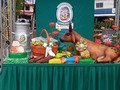 Pastel realizado para la celebración de los 301 años de fundación de la VILLA DEL ROSARIO representando una muestra de los diferentes rubros que han contribuido al desarrollo de este pueblo, un honor haber diseñado, tallado y pintado este pastel de la mano de un gran grupo de mujeres, como lo son el gremio de reposteras de este municipio y de mi gran amigo y artista de la pintura @oscargil35 y @katirepaparazzi es de mencionar que en esta oportunidad los ingredientes de todo este trabajo fueron donados por la alcaldia de Rosario de perija @elyramonatencio y adquiridos en comercios de esta localidad siempre lo e dicho que aquí hay talento con calidad de exportación feliz aniversario VILLA DEL ROSARIO