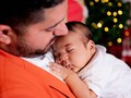 Hijo mío, a tus dos meses no tengo palabras para describir la felicidad que haz traído a mi vida (nuestra vida), verte me compromete con el porvenir, con el mañana. Cuando te cargo en mis brazos siento la promesa viva de Dios impulsándome cada día a ser una mejor versión de mi. Te amo E.A.G.