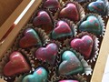 Si me das tu corazón... Yo me encargo de cubrirlo en chocolate y llenarlo de color! . #pH5 #ChocoDoll #corazon #chocolate #bombon