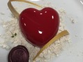 Tu eres mi Amor Segreto! . . .  Así es mi amor... trato de escóndelo pero no puedo... Ganache montada de Chocolate aromatizada con Earl Grey, relleno de caramelo vaquita fundente con almendras, galleta de naranja y crocante de suspiro.  #dessert #postre #glaseadoespejo #glacagemirror #tea #earlgrey #sanvalentin #caramel