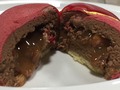 Tu eres mi Amor Segreto! . . .  Así es mi amor... trato de escóndelo pero no puedo... Ganache montada de Chocolate aromatizada con Earl Grey, relleno de caramelo vaquita fundente con almendras, galleta de naranja y crocante de suspiro.  #dessert #postre #glaseadoespejo #glacagemirror #tea #earlgrey #sanvalentin #caramel