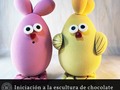 Chiky por fin daré la iniciación de la escultura de chocolate y aprovecharé la Pascua para estrenar este curso!  Aprenderás las técnicas básicas para elaborar figuras de chocolate a partir de moldes de huevos. Cada estudiante realizará una escultura de chocolate la cual se puede modificar y convertir en otras 2 diferentes.  Al finalizar le daremos color a la escultura con la técnica velvet y te daré otras opciones en caso de que no tengas aerógrafo.  Escríbeme al DM o al 0424-1901176 para más información!  #chocolate #chocolatier #huevosdepascua #pascua #pasteleria #pastelero #emprendimiento #capacitacion