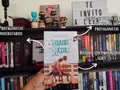 ¿Que libro con personajes LGBTI me recomiendan? ¿Son de darles oportunidad a los primeros libros de autores que están empezando?  Hola amigos lectores 📖  Hoy les comparto este libro que leí hace rato 😶‍🌫️  📕 Aquí nos encontramos con Eduardo, un joven universitario, guapo, inteligente pero humilde y por otro lado tenemos a Leonardo que tiene lo de Eduardo pero en versión rica 🤑  Eduardo escribe un diario donde va expresando toda la rivalidad y demás sentimientos que surgen por Leonardo.  ⭐  #booklover #eldiarioazul #libros #libroslgbt #bookstagramcolombia #bookstagram #booksgramcolombia