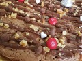 Feliz Domingo!!! Brownie con nueces y gotas de chocolate 🤤 perfecta para compartir hoy😋 . . #brownie #chocolate #postresgabymatarazzo