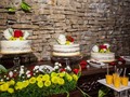 Así de bellas quedaron las tortas en el lugar de la celebración gracias a la novia @gabypadilla10 por mandarla 😍 . Locación: @cervantesrestaurant . . . #postresgabymatarazzo #tortavainilla #tortachocolate #tortaredvelvet #boda #celebracion #tortasenmargarita