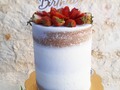 Delicia de Fresas 🍓🍓🍓   Ponque de vainilla con relleno de crema pastelera y fresas, una torta fresca y deliciosa 😋    Toppers @1000trazos       #postresgabymatarazzo #tortasenmargarita #tortadefresas #buttercreamcake #cumpleaños #celebracion #eventos #merienda #IsladeMargarita #pampatar