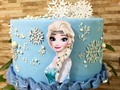 Frozen ❄️❄️❄️  Torta de vainilla con relleno de arequipe y cubierta de buttercream   Topper @1000trazos      #frozencake #postresgabymatarazzo #tortasdecoradas #tortasenmargarita #buttercreamcake #cumpleaños #celebracion #islademargarita