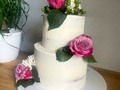 Boda civil 🌷🌷  Red velvet decorada al estilo Naked      #postresgabymatarazzo #redvelvetcake #buttercreamcake #cakesmiami #nakedcake #tortasenmiami #bodas #wedding #eventos #cumpleaños #celebraciones