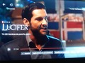 Es una de la escena de la serie Lucifer de Netflix detrás del actor principal sale la bandera Dominicana.