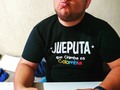 Foto ramdom de Osiel comiéndose una reina pepiada  . . . . . .