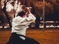 El kendo se puede definir como el "Camino de la Espada" (Ken: espada / Do: camino). A través de la práctica del manejo de la espada, es posible mejorar como ser humano al corregir los defectos propios y mejorar nuestras virtudes y habilidades naturales.  #kendo #aikido #marciales #martialarts