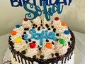 Buttercream Birthday Cake 🎂 #Redvelvet Happy Birthday Sofia🥳💜!!! Mil bendiciones para ti. • • Complacidos de poder atenderles 🤗 #thankyou Sra Lisseth y Sr Oscar. • 📌Ordena tu cake o cupcakes vía DM, 📲texto, o email📩hacemos delivery 🚚. •  #buttercreamcake #happybirthday #party #tortacasera #redvelvetcake #mia #usa #eeuu #cake #fondant #miamicakes #doral #doralcake #hialeah #hialeahcakes #kendallflorida #kendallcakes