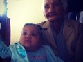 Un #TBT con dos mujeres importantes en mi vida: Mi Bisabuela Ana Ramona Santana, en su cumpleaños #100 y mi adorada hija Eva Maria. Que suerte tuvo mi hija de conocer a su tatarabuela.