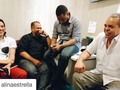 #Repost @alinaestrella with @repostapp. ・・・ El viejito haciendo cuentos en el camerino
