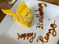 Brindo porque hoy es mi cumpleaños y por todas las cosas que he podido superar este año. Por toda la fuerza que he tenido para vencer los problemas, pero también por toda la alegría que me ha hecho disfrutar de los mejores momentos.  Sé que tengo una vida afortunada y valoro cada una de las cosas que tengo. Por eso seguiré cuidando de todo ello, seguiré luchando por aquello en lo que creo e intentando hacer todo lo bueno por la gente a la que amo. 🎉