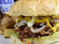 @casasaborbqto - A ver... si te digo que valores del 1 al 10, (siendo 1 no me gusta y 10 me fascina) ¿qué valor le darías a nuestras hamburguesas Pulled Pork? Escribe aquí 👇🏻. . #hamburguesa #pulledpork #hamburguesapulledpork #pulledporkburger