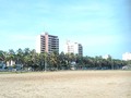 Playa de Riohacha Si no conoces las playas más bellas de Colombia, te invitamos a conocerlas, aquí en Riohacha La Guajira, diario hay 2 vuelos nacionales y uno internacional, con destino a Aruba, ven arma tú plan, conoce Riohacha, compra en la avenida primera al lado de las playas de Riohacha, artesanías wayuu, hechas y distribuidas por los propios indígenas wayuu, que se esmeran por mantener su tradición y la mejor calidad. 🌵Te esperamos primo. ✔#Riohacha ✔#playasmasbellas ✔#playashermosas ✔#LaGuajira ✔#Colombia ✔#mochilaswayuu ✔🛩🏝🌼