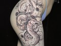 “Haku”  Un tatuaje en un estilo sencillo a petición de mi cliente, en un futuro se puede completar mucho mas.   Done with the best @emalla.official   #haku #viajedechihiro #dragontattoo #girltattoo #inksav #bogota #colombia