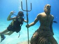 Nuestra espectacular @djnandyoficiall realizando su buceo en la estatua de poseidon, Si ella Pudo, Tuuu También, Escríbeme a programar todas tus actividades en #sanandres #buceoposeidon Contraindicaciones  ❌️ La actividad se debe realizar minimo 18 horas antes de tomar su vuelo✈️ ❌Hipertensos ( no consumir mas de 50 ml al dia) losartan ❌Asmá ❌Mujeres embarazadas ❌️vertigo ❌️otitis  ❌️gripa ❌️epilepcia ❌️no consumir insulina ❌️operaciones recientes a 6 meces  ❌️ personas con marca paso o cirugias del corazon abierto  ❌️ prohibido el ingreso de camaras