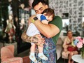 Hoy es un día grandioso . Tengo en mis brazos a mi nuevo sobrino . Que llego desde muy lejos a verme . A llevarse de mi. Mi energía, mi bendición mis ancias de triunfador . De tener un tío bendecido por la vida por dios . Y eso se llevará de mi . Te amo desde que te vi . ♥️   Un ser maravilloso de luz ♥️♥️♥️ tío feliz ♥️  @kaizenekabusinesslady25