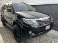 Se vende 🔥   Marca: Toyota Modelo: fortuner  Año:2015 Km: 141.000 km  Color: negra Transmisión: automática 4x4 Ubicación: #Valencia Teléfono: en.perfil Precio: 42.000$  # cero choques  # recibo vehículo  #suspencion oldma mud  #cauchos bfgodrich   Oferta: Impecable. Se recibe vehículo.
