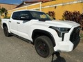 Toyota Tundra TRD PRO Año 2023  Toyota Tundrs trd pro 2022 0km  Motor V6 3.5L Híbrido  Ubicación #barinas  Tapicería Red  Ya con placa y título  Info al número de perfil   Pesa 2.7 toneladas, mide 5.93m de larga, su tanque de combustible es de 122 litros Cuenta con dos motores, uno a gasolina V6 3.5L, que en conjunto con el motor eléctrico nos entrega 437hp y 583 libras pie de toque y se conecta a una transmisión automática de 10 velocidades. Traccion 4X4