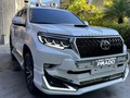 Prado Full equipo 2023 0km  Ubicación #caracas  Tapicería negra  Pantalla tesla  Juego de luces Led  Botón de encendido  Pantalla en las cabeceras  Info al número de perfil