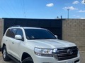 LC200 año 2021 27.000km  Blindada nivel III  Ubicación #maracay  Versión japonesa Cauchos nuevos  Info al número de perfil