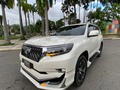 Prado VX dubai 2022 título 2-1 12 mil km  Ubicación #valencia  Precio 100k  Pantalla en las cabeceras  Consola digital  Botón de encendido  Tapicería beige  Quemacoco  Info al número de perfil